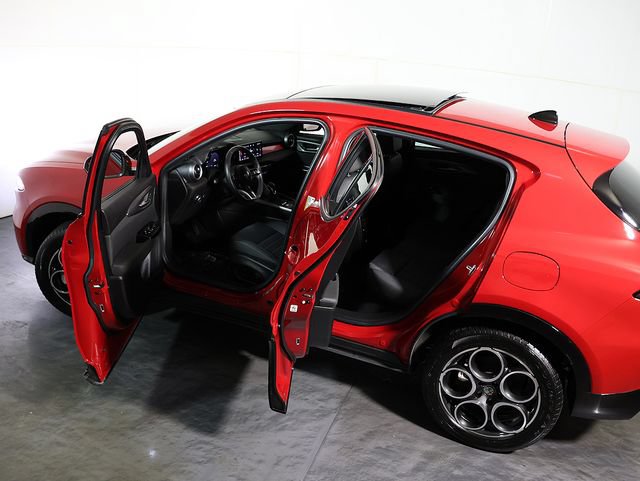 Used 2024 Alfa Romeo Tonale Ti AWD/4WD image 5