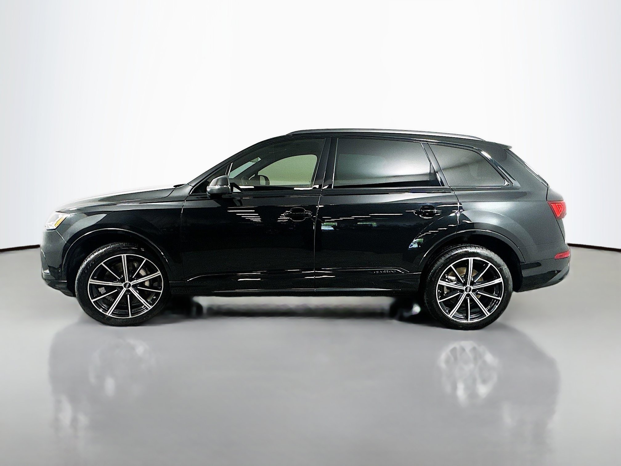 Used 2023 Audi Q7 3.0T Premium Plus w/ Premium Plus Package AWD/4WD image 4