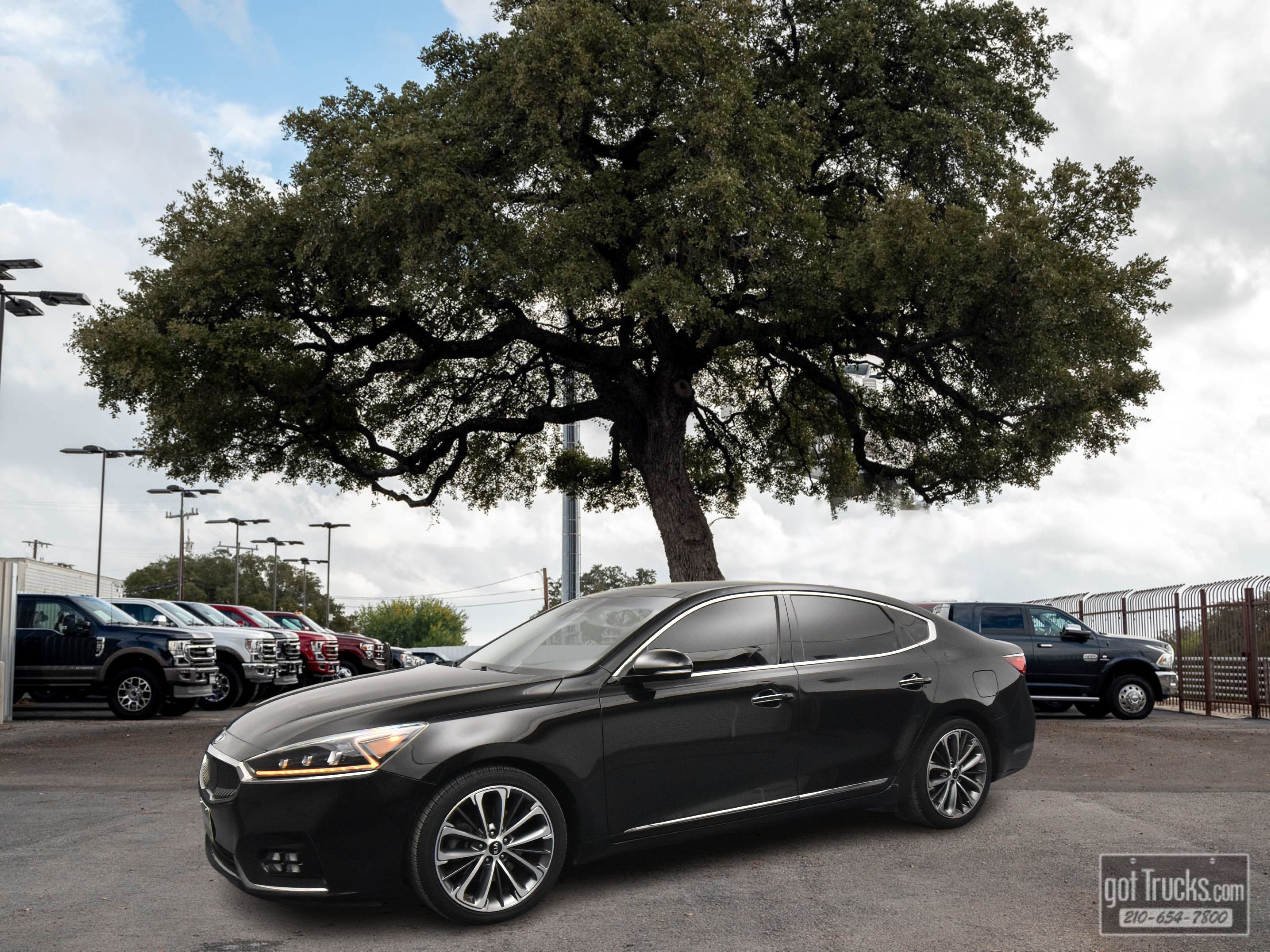 Used 2018 Kia Cadenza Technology