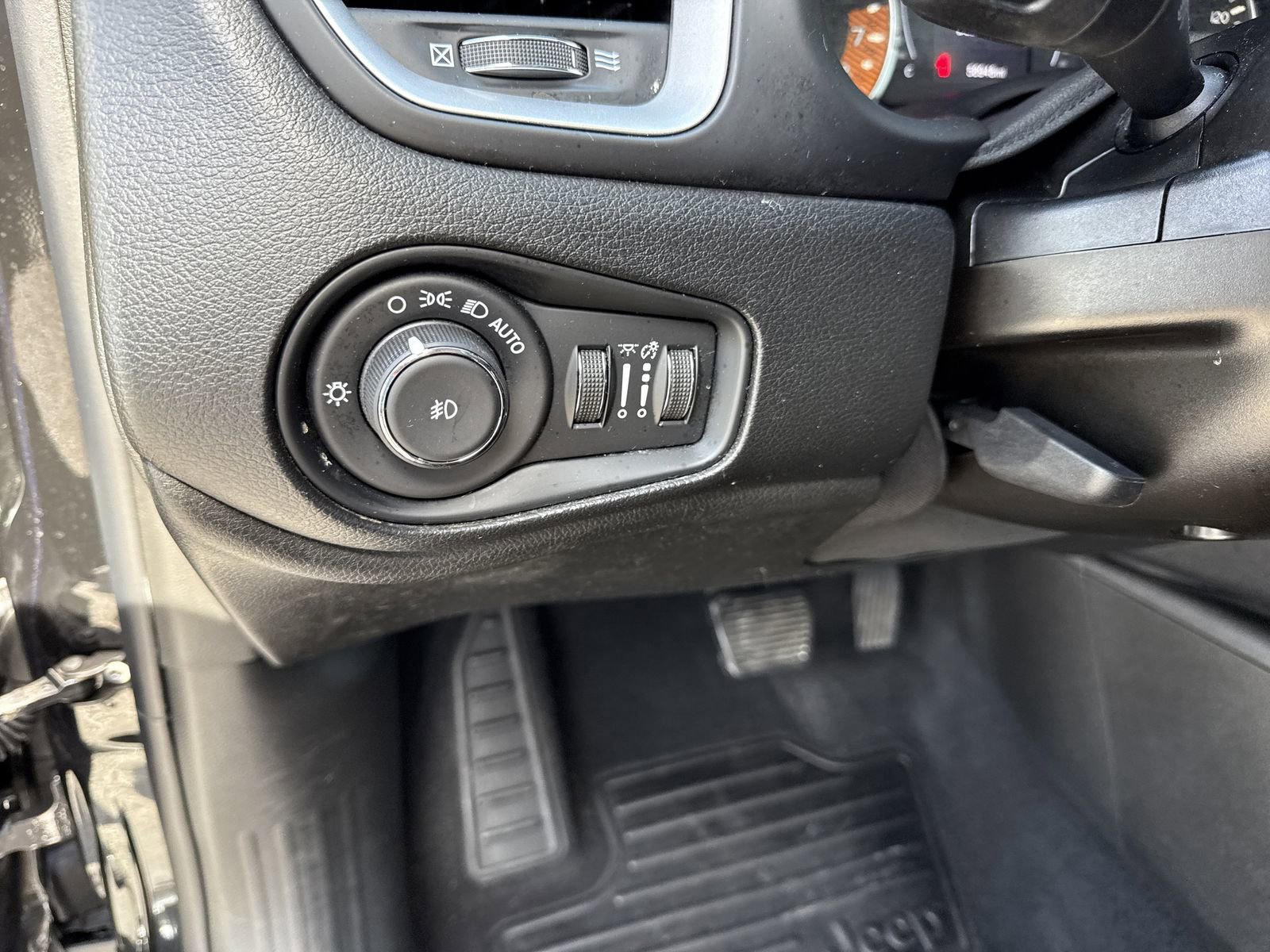 Used 2020 Jeep Renegade Latitude image 15