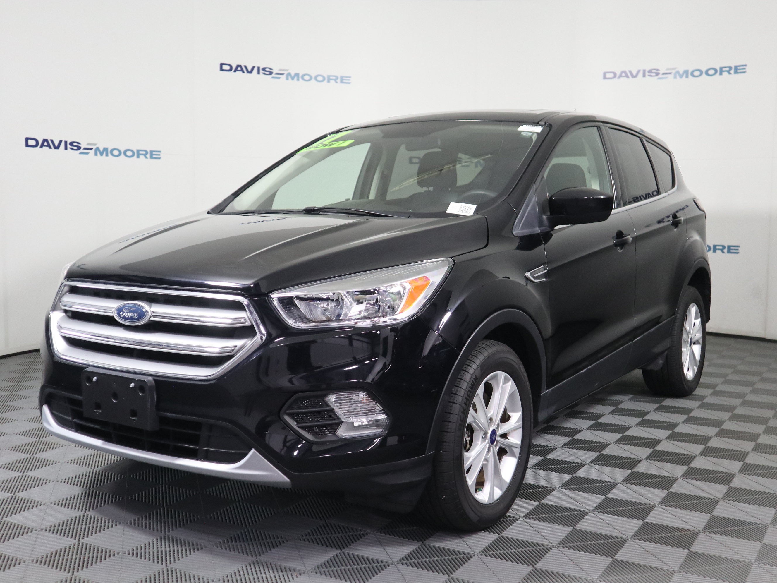 Used 2017 Ford Escape SE w/ SE Cold Weather Package AWD/4WD image 11