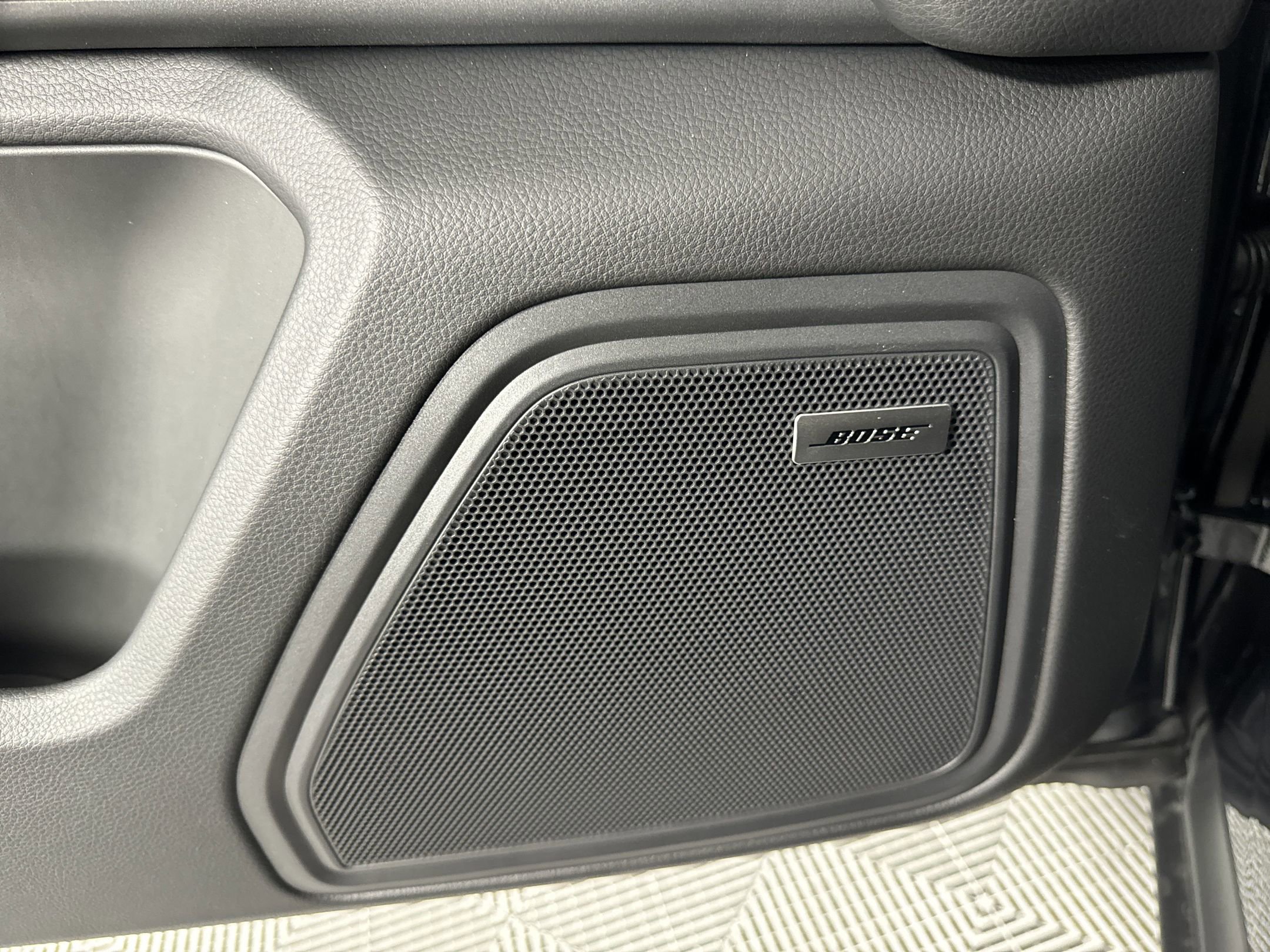 Certified 2025 Porsche Macan image 14