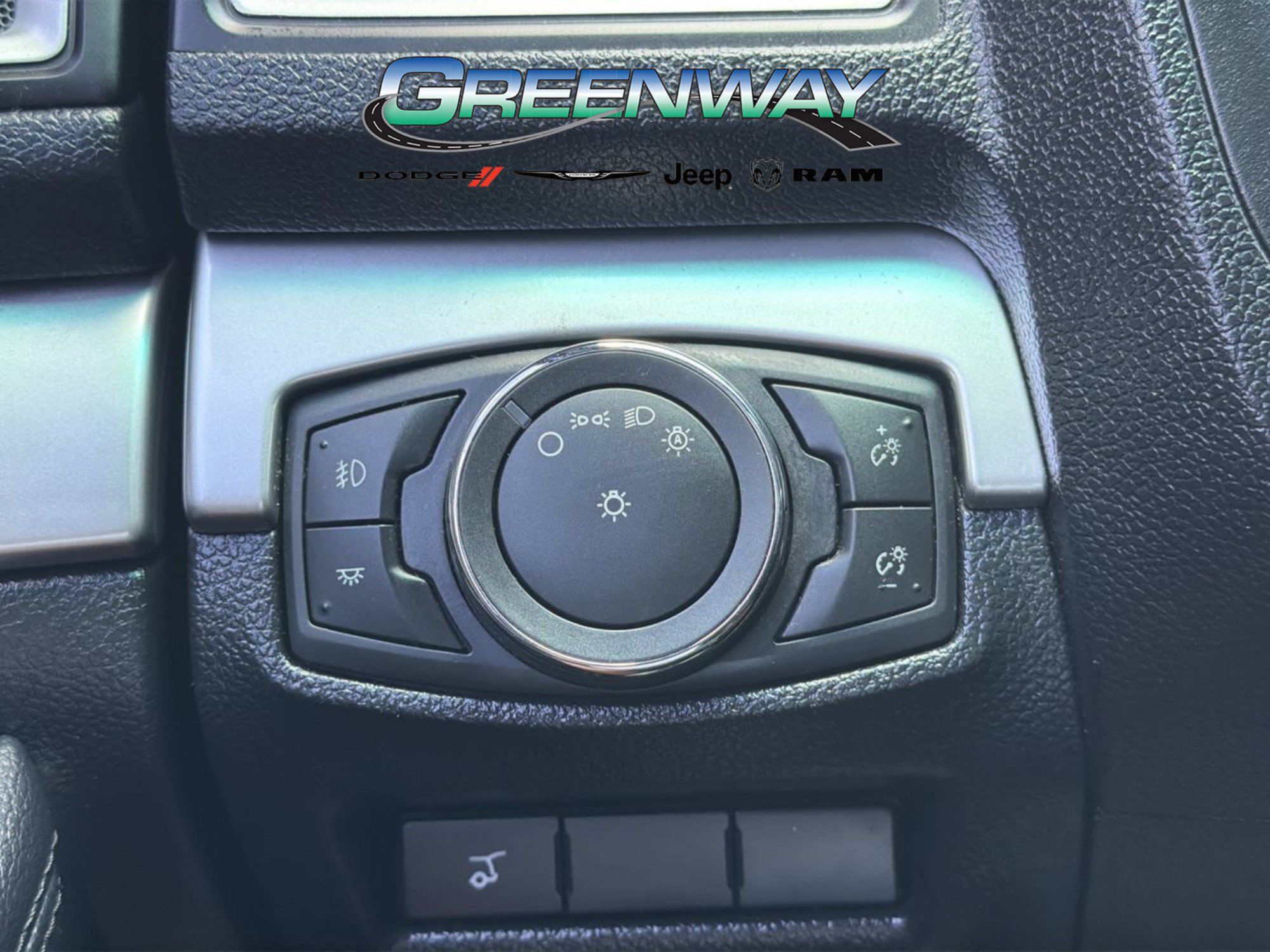 Used 2016 Ford Explorer XLT w/ Equipment Group 202A FWD image 25