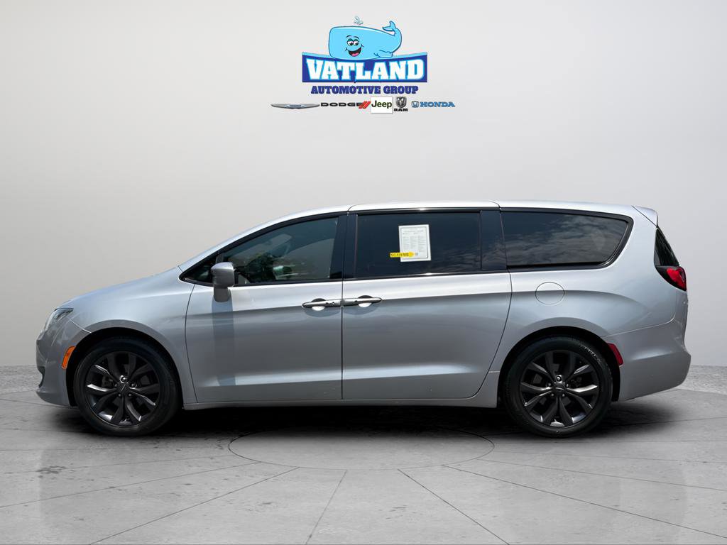 Used 2018 Chrysler Pacifica Touring Plus w/ S Appearance Package FWD image 2