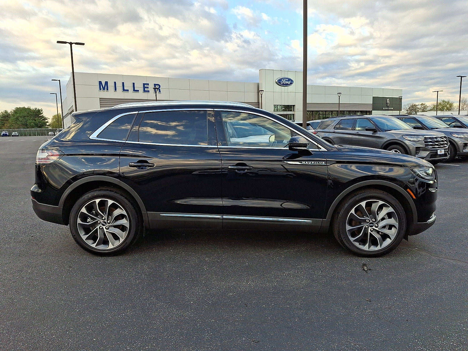 Certified 2023 Lincoln Nautilus Reserve AWD/4WD image 7