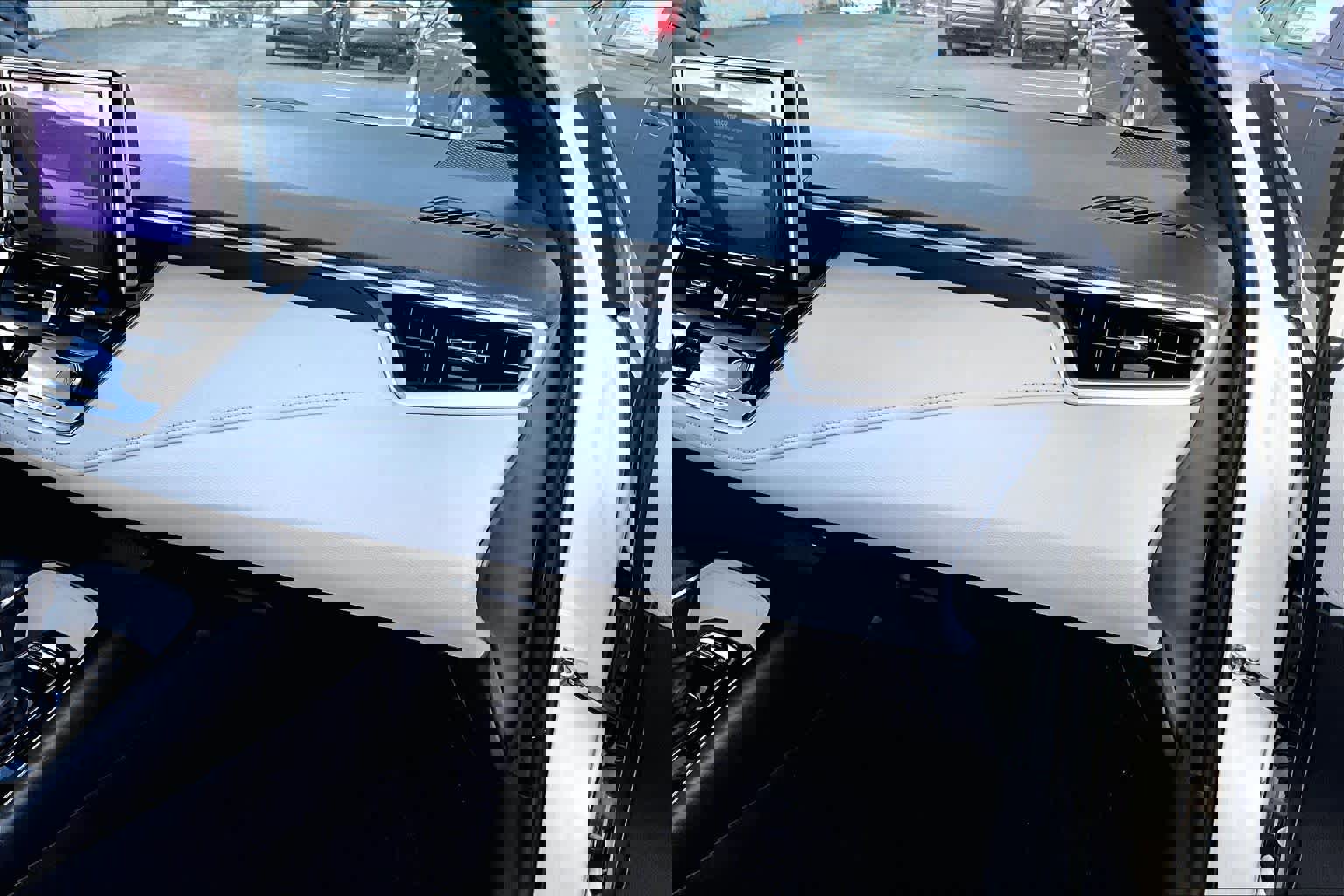 Certified 2025 Toyota Corolla SE image 19