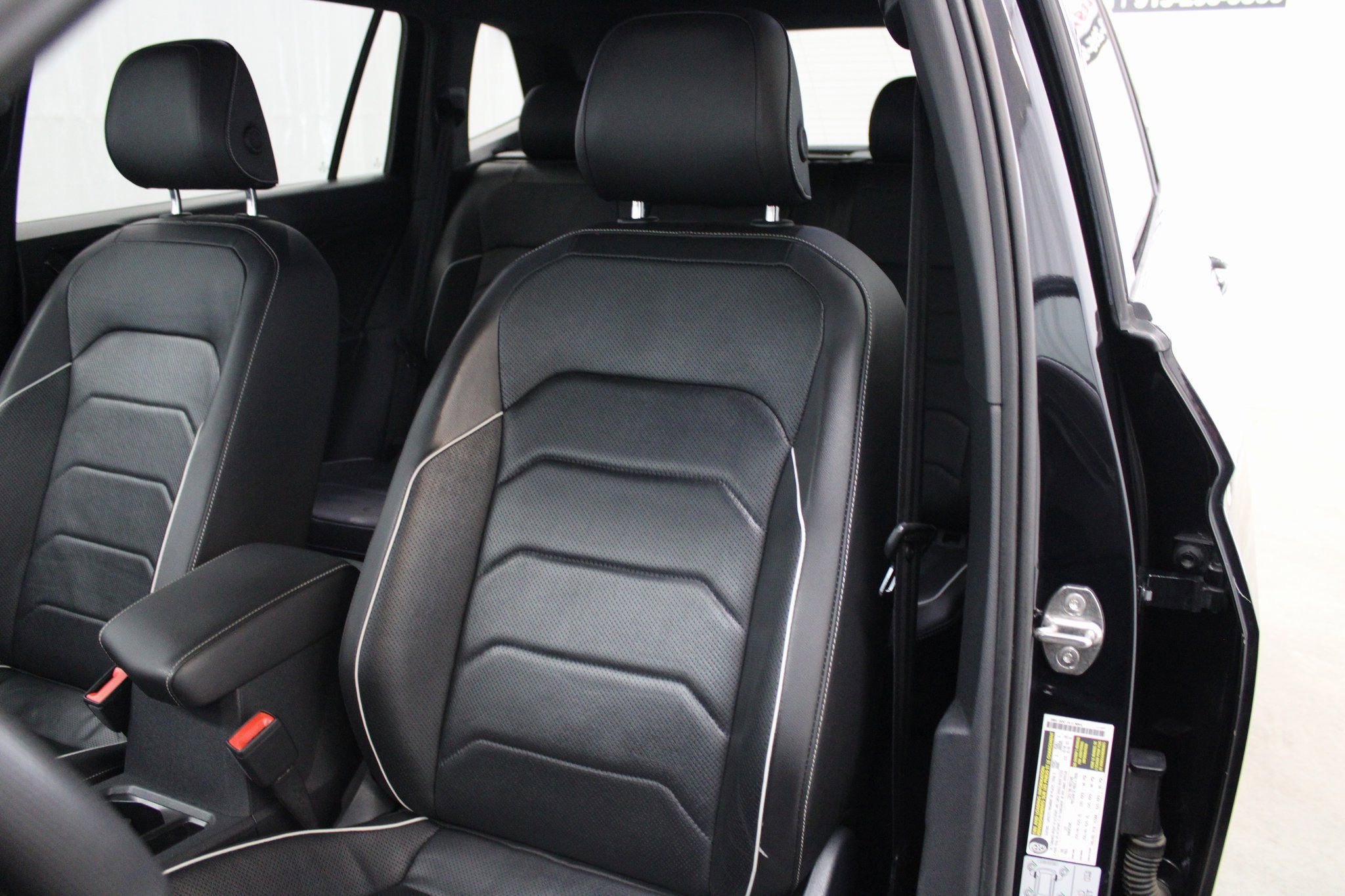 Used 2022 Volkswagen Tiguan SEL R-Line image 19