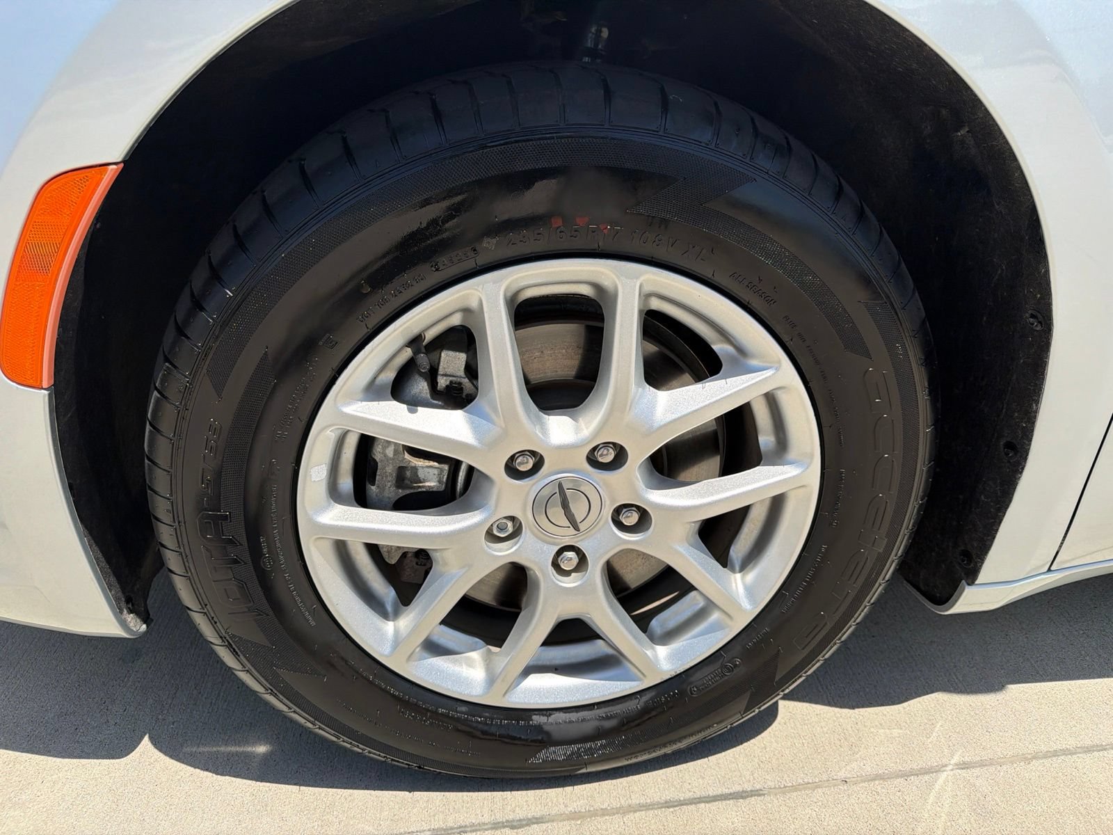Used 2023 Chrysler Pacifica Touring-L FWD image 12