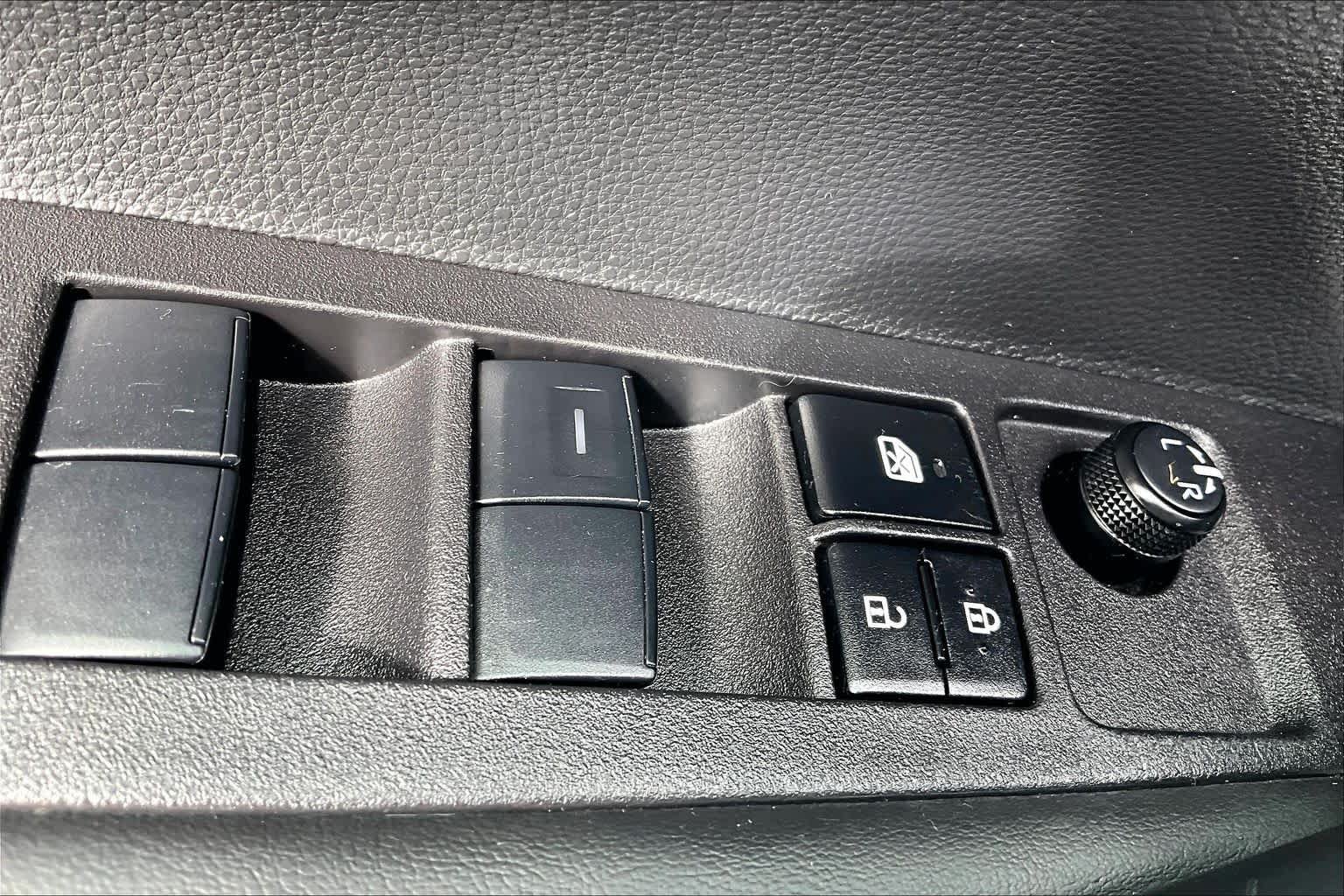 Certified 2025 Toyota Corolla SE FWD image 31