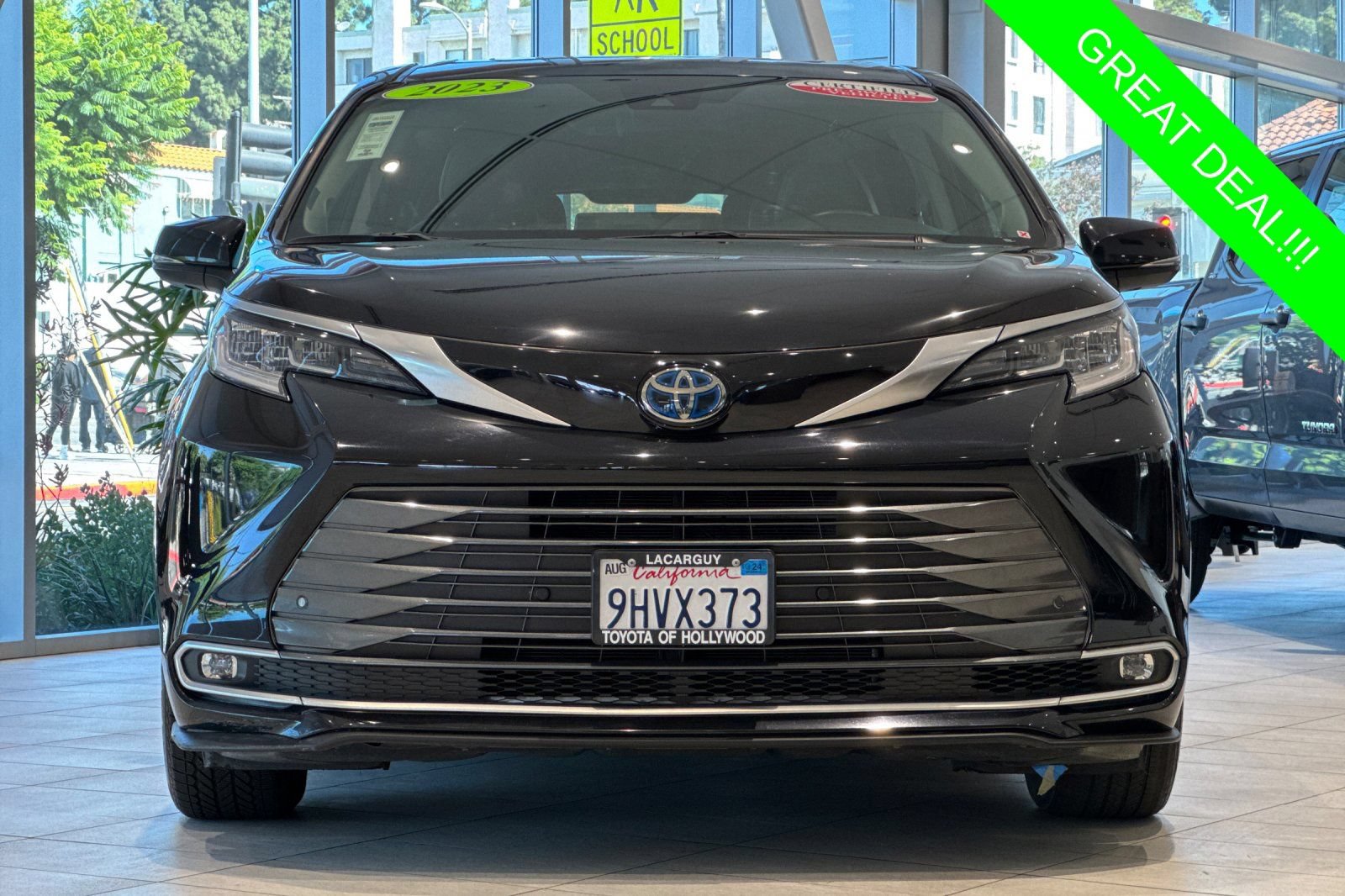 Certified 2023 Toyota Sienna Limited FWD image 9