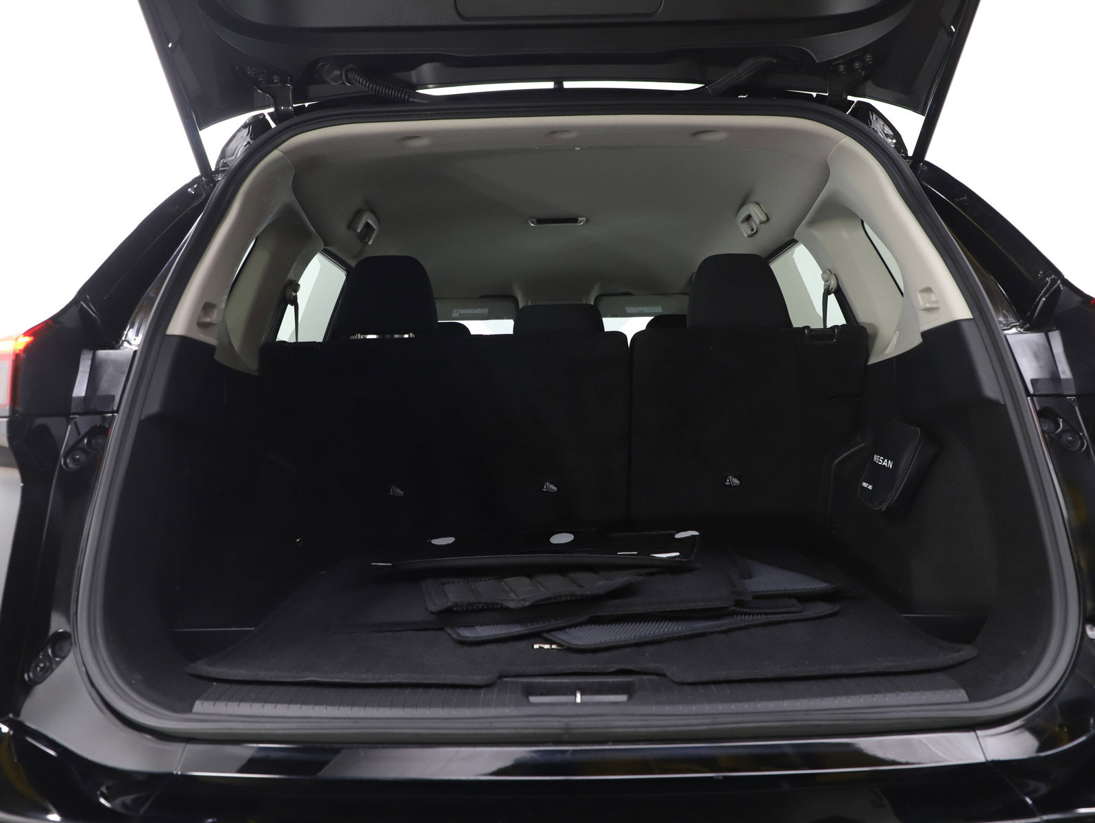 Used 2024 Nissan Rogue S image 17