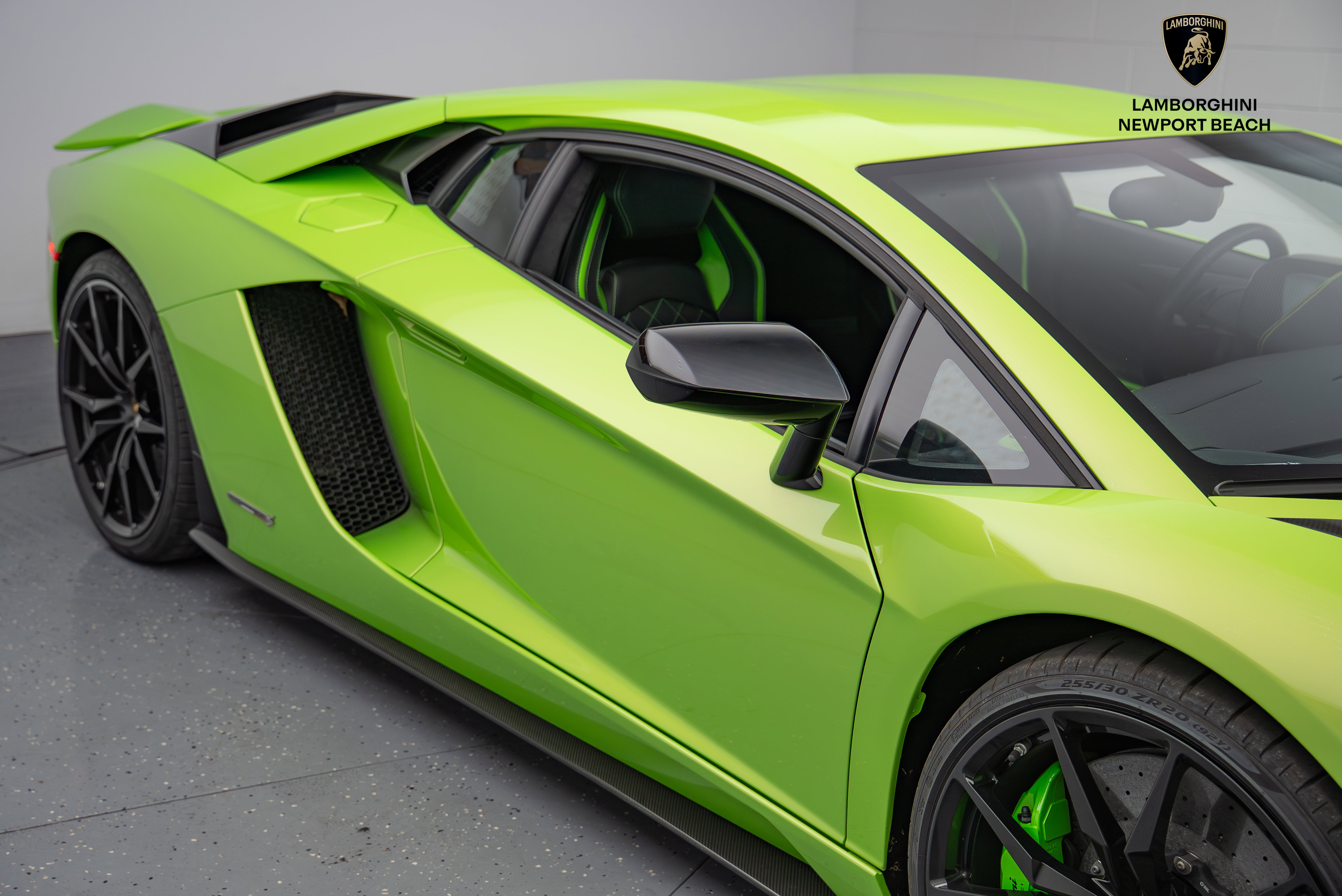 Used 2018 Lamborghini Aventador S image 3