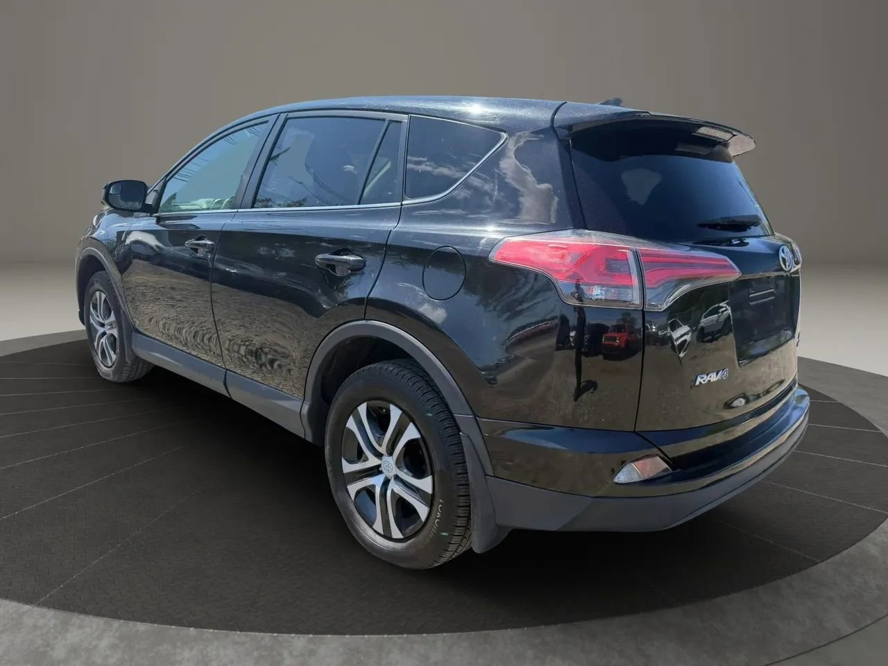 Used 2018 Toyota RAV4 LE w/ All Weather Liner Package AWD/4WD image 7