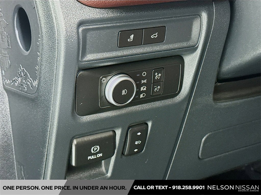 Used 2022 Ford Expedition Limited image 10