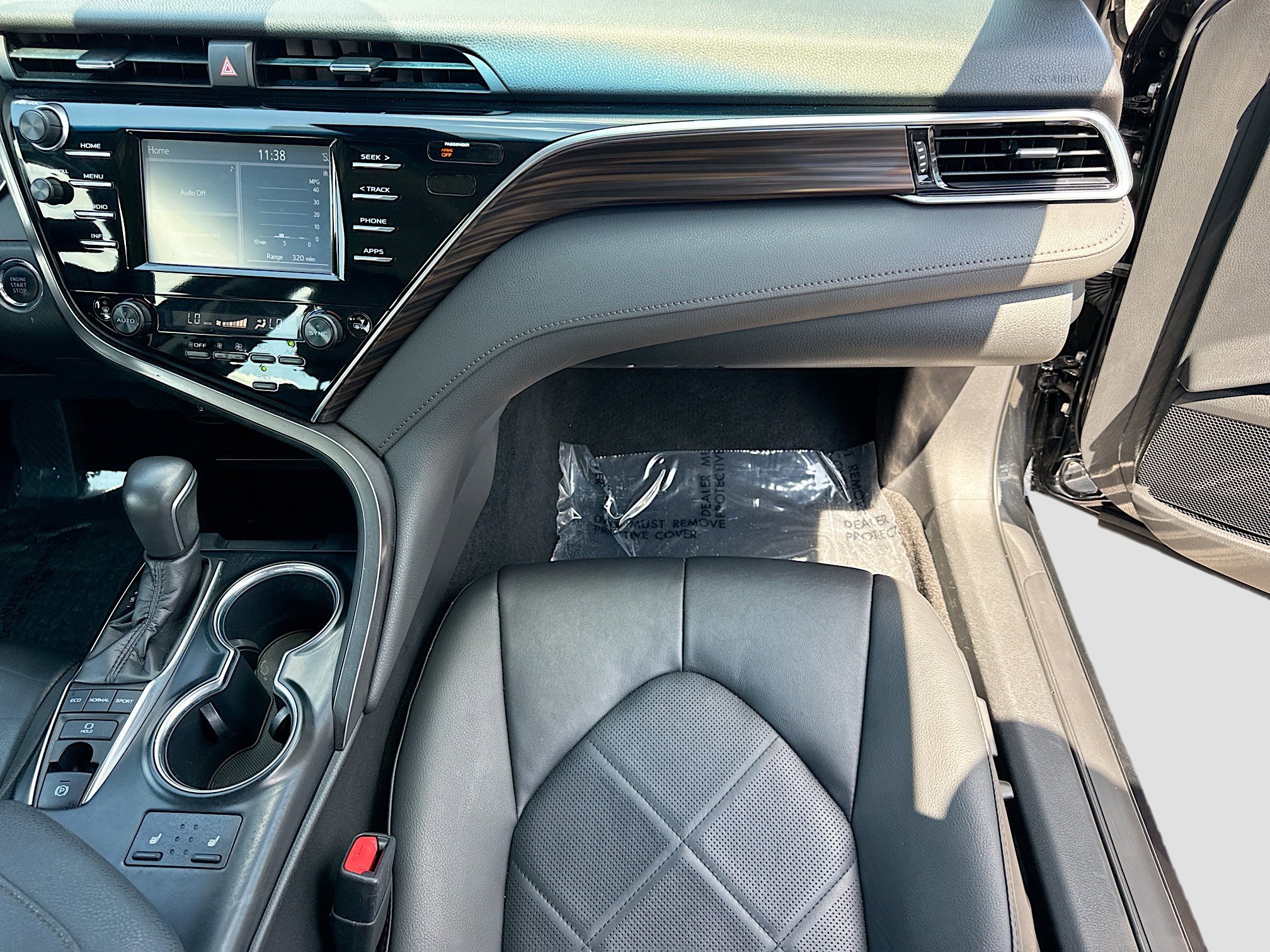 Used 2018 Toyota Camry XLE FWD image 17
