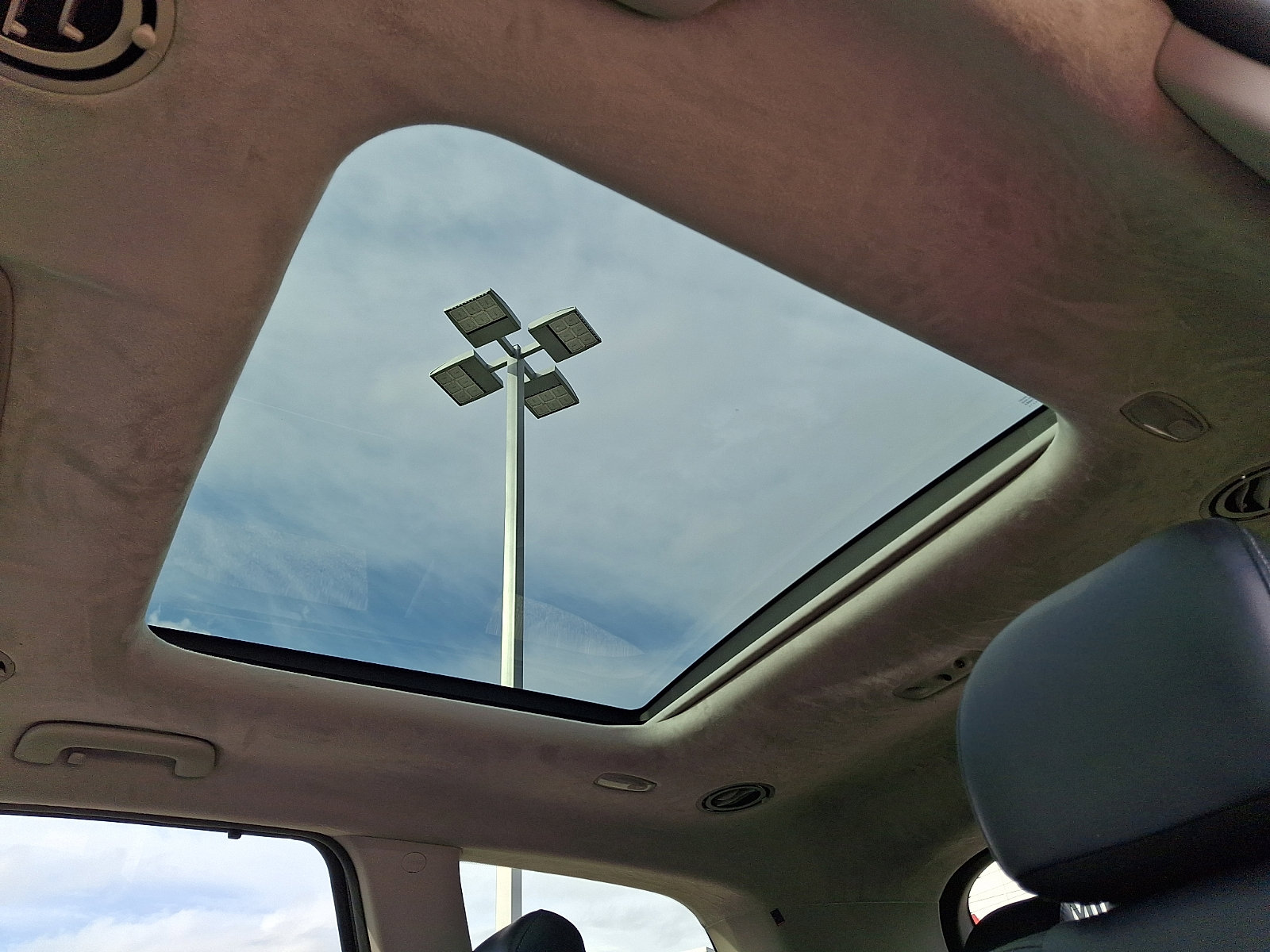 Used 2022 Kia Telluride SX w/ SX Prestige Package image 12