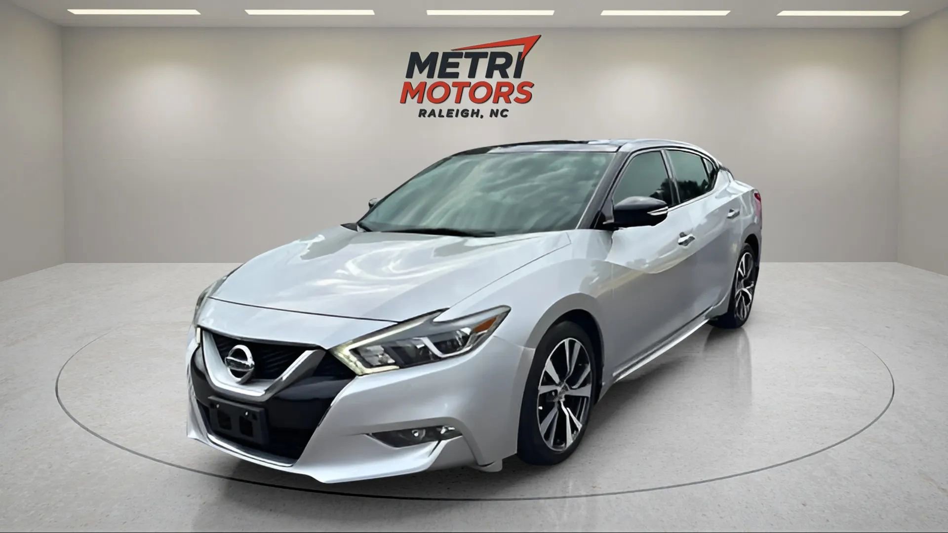 Used 2017 Nissan Maxima Platinum image 2