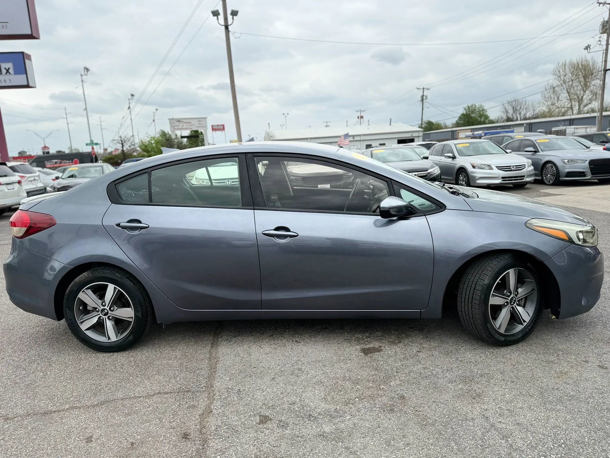 Used 2018 Kia Forte S image 2