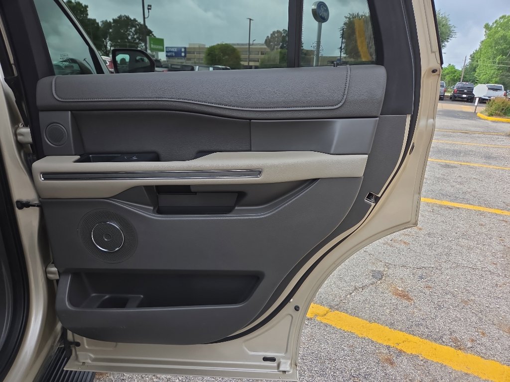 Used 2018 Ford Expedition XLT w/ Equipment Group 202A RWD image 19