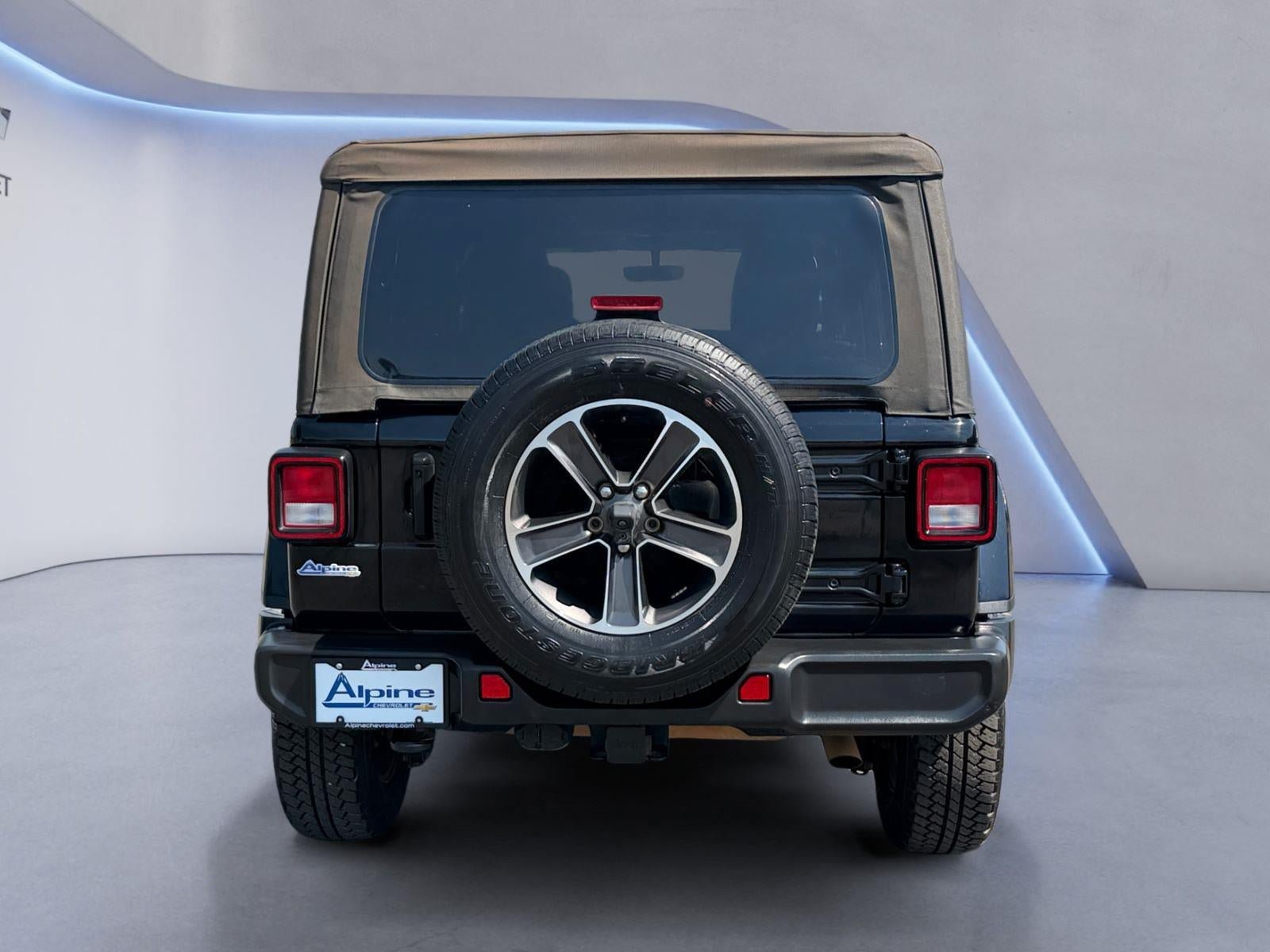 Used 2023 Jeep Wrangler Unlimited Sahara w/ Cold Weather Group AWD/4WD image 4