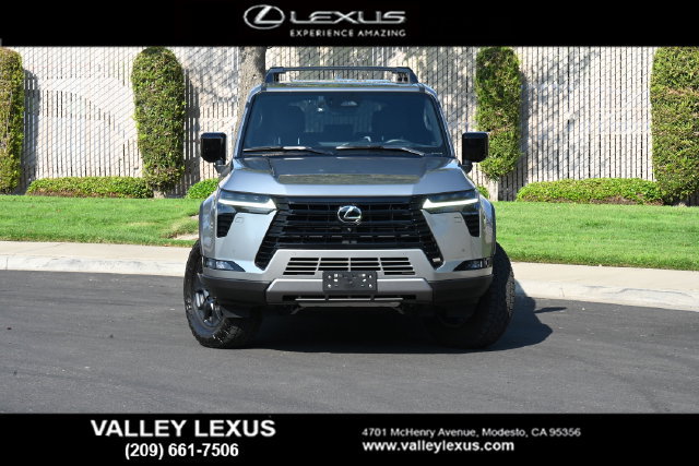 Used 2025 Lexus GX 550 AWD/4WD image 2