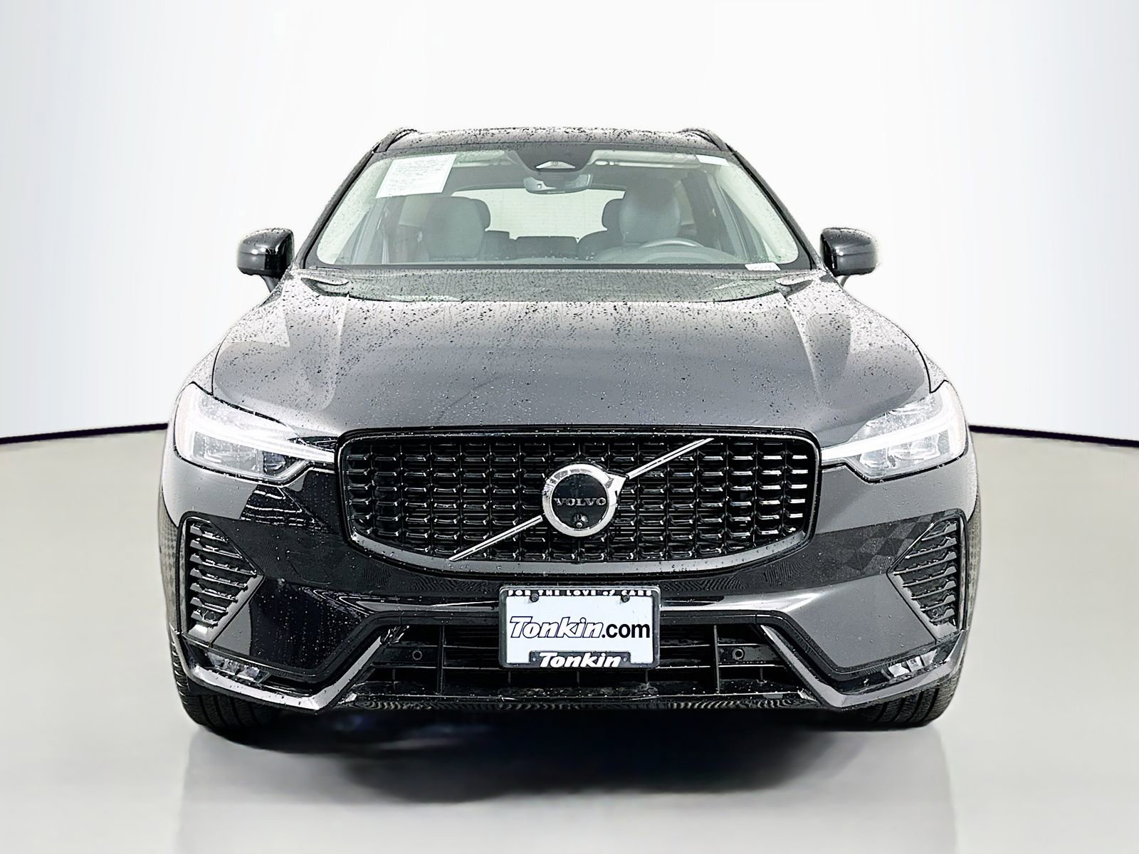 Used 2025 Volvo XC60 B5 Plus image 2