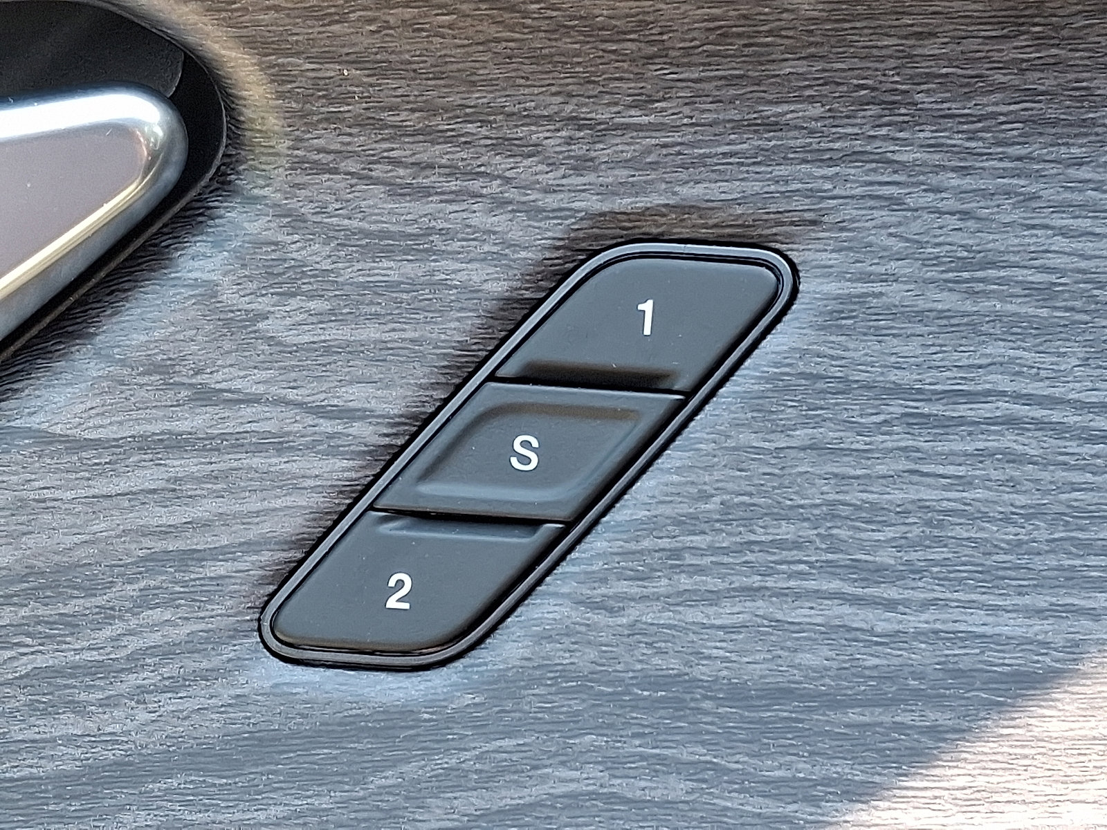 New 2025 Jeep Grand Cherokee L Limited w/ Black Appearance Package image 18