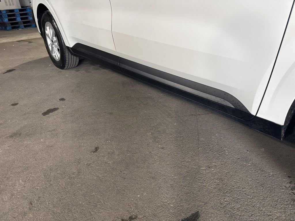 Used 2022 Kia Carnival LX image 8