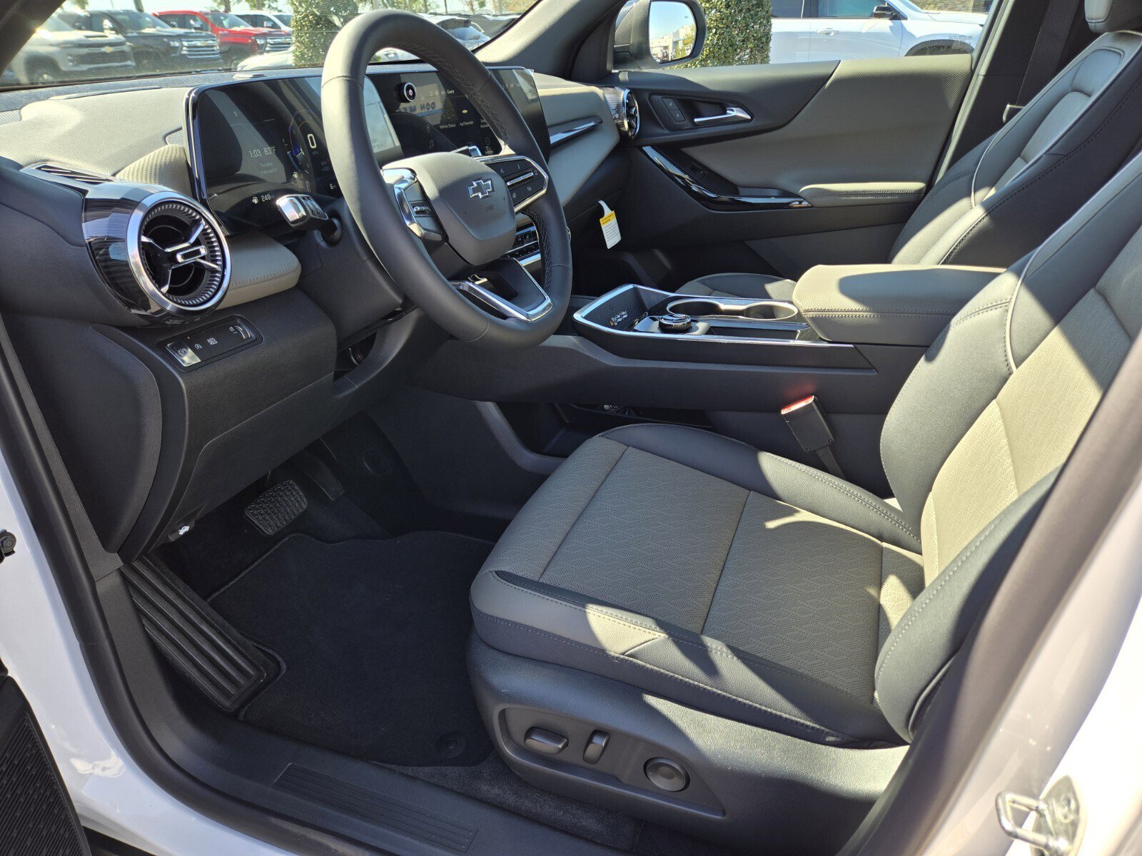 New 2026 Chevrolet Equinox LT w/ Convenience Package II image 5