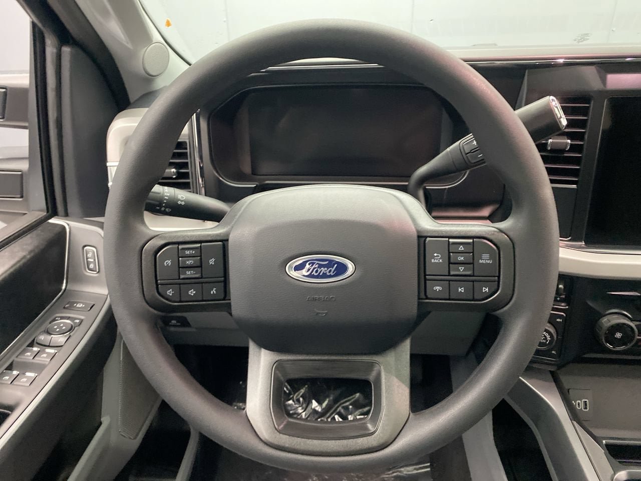 New 2026 Ford F350 XLT w/ XLT Premium Package AWD/4WD image 16