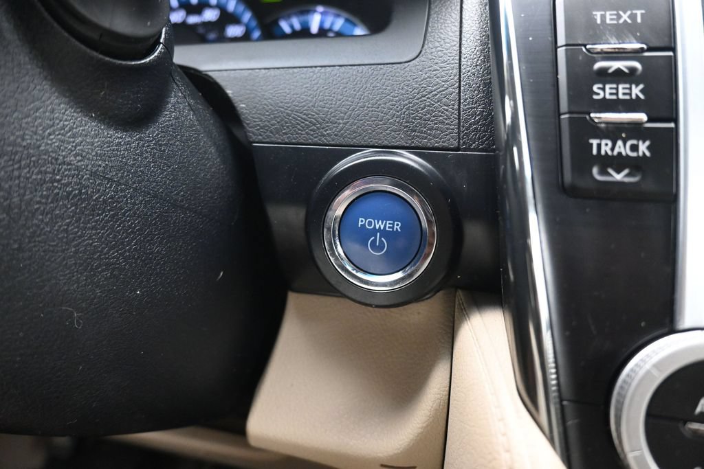 Used 2012 Toyota Camry LE FWD image 17