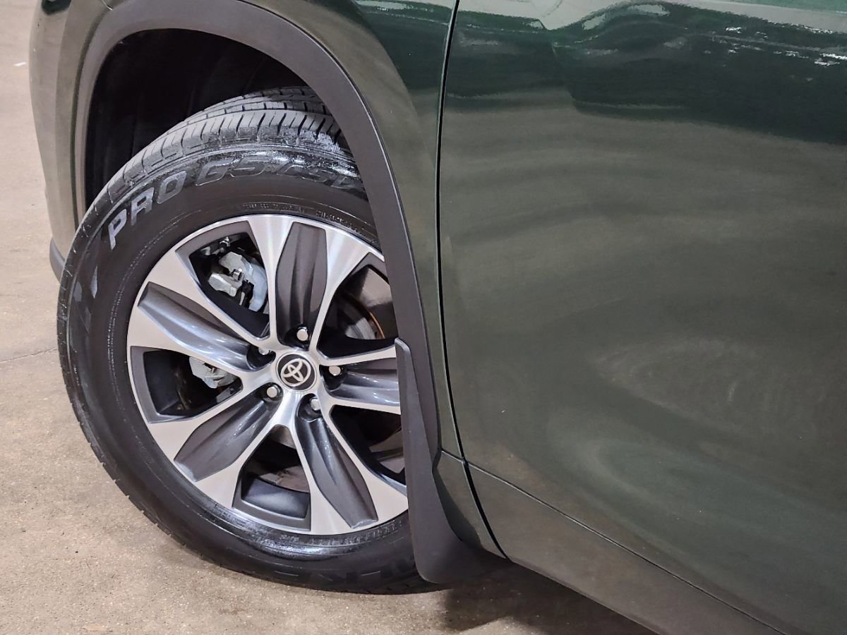 Used 2023 Toyota Highlander XLE FWD image 23