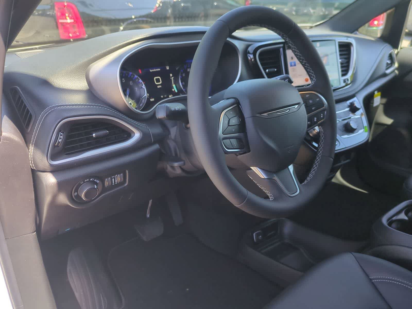 New 2027 Chrysler Pacifica Select FWD image 10