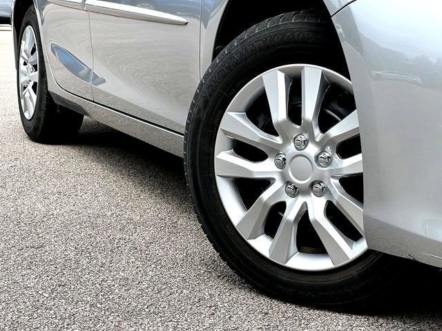 Used 2017 Toyota Camry LE image 2