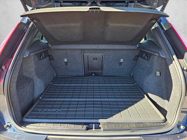 Used 2022 Volvo XC40 P8 Recharge Plus image 7