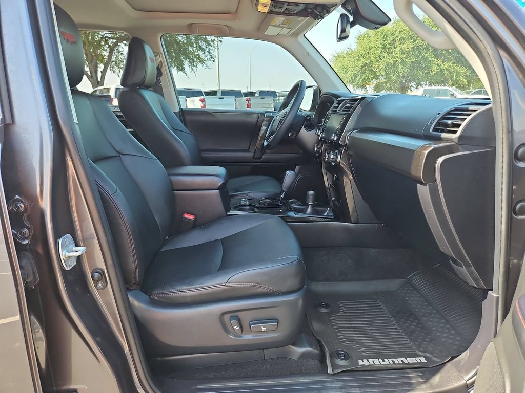 Used 2021 Toyota 4Runner Venture w/ Moonroof Package AWD/4WD image 29