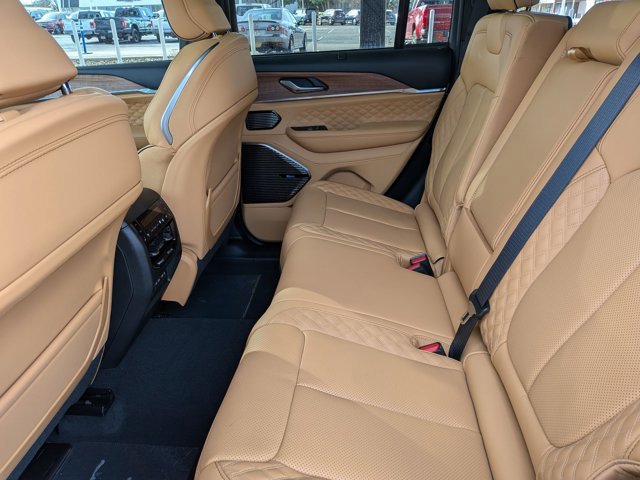 New 2026 Jeep Grand Cherokee Summit w/ Obsidian Package image 14