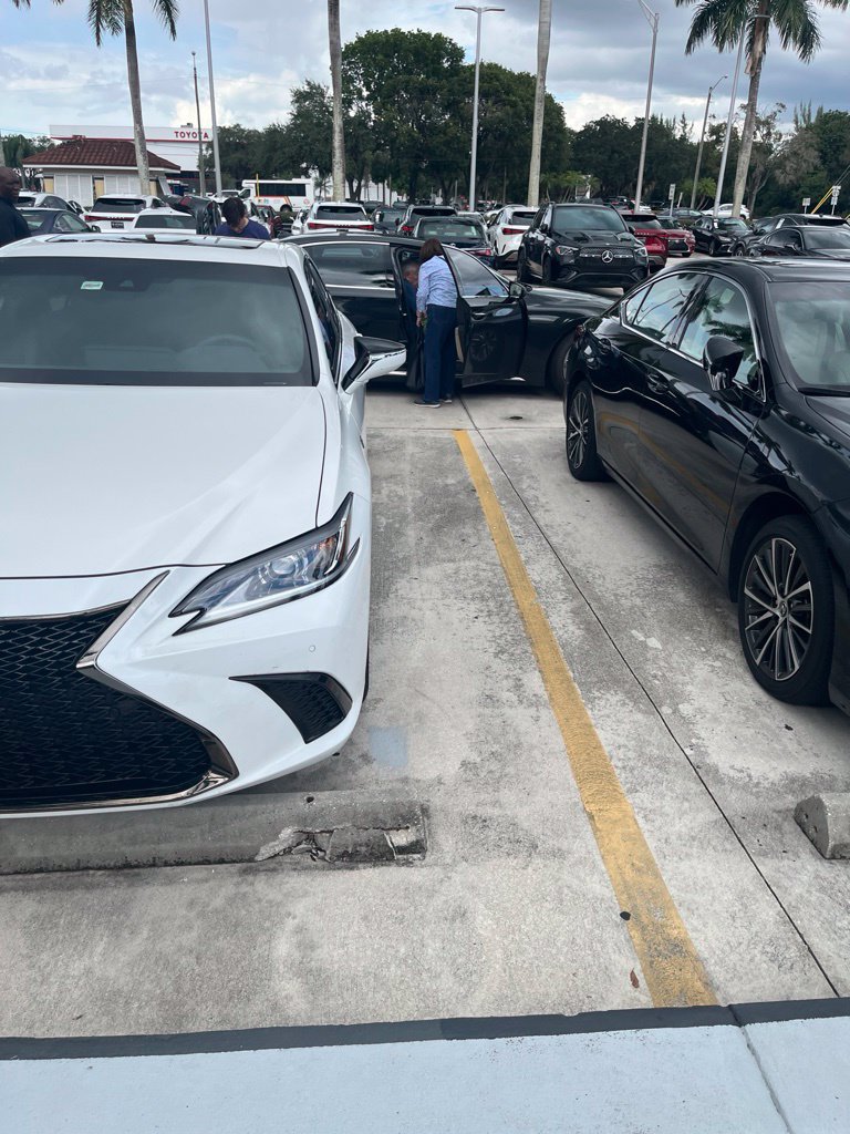 Certified 2024 Lexus ES 350 F Sport w/ Accessory Package (Z2) FWD image 6