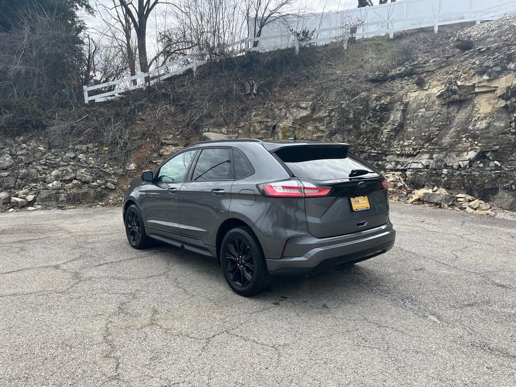 Certified 2023 Ford Edge SE w/ Black Appearance Package image 5