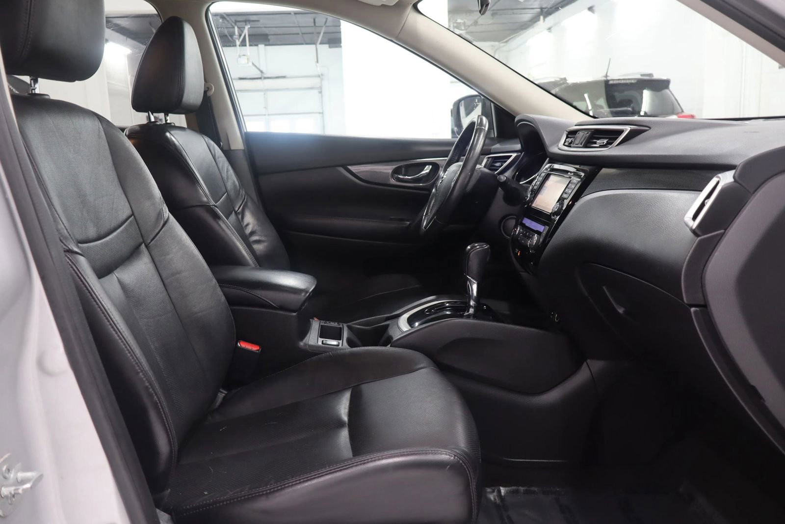 Used 2015 Nissan Rogue SL image 18