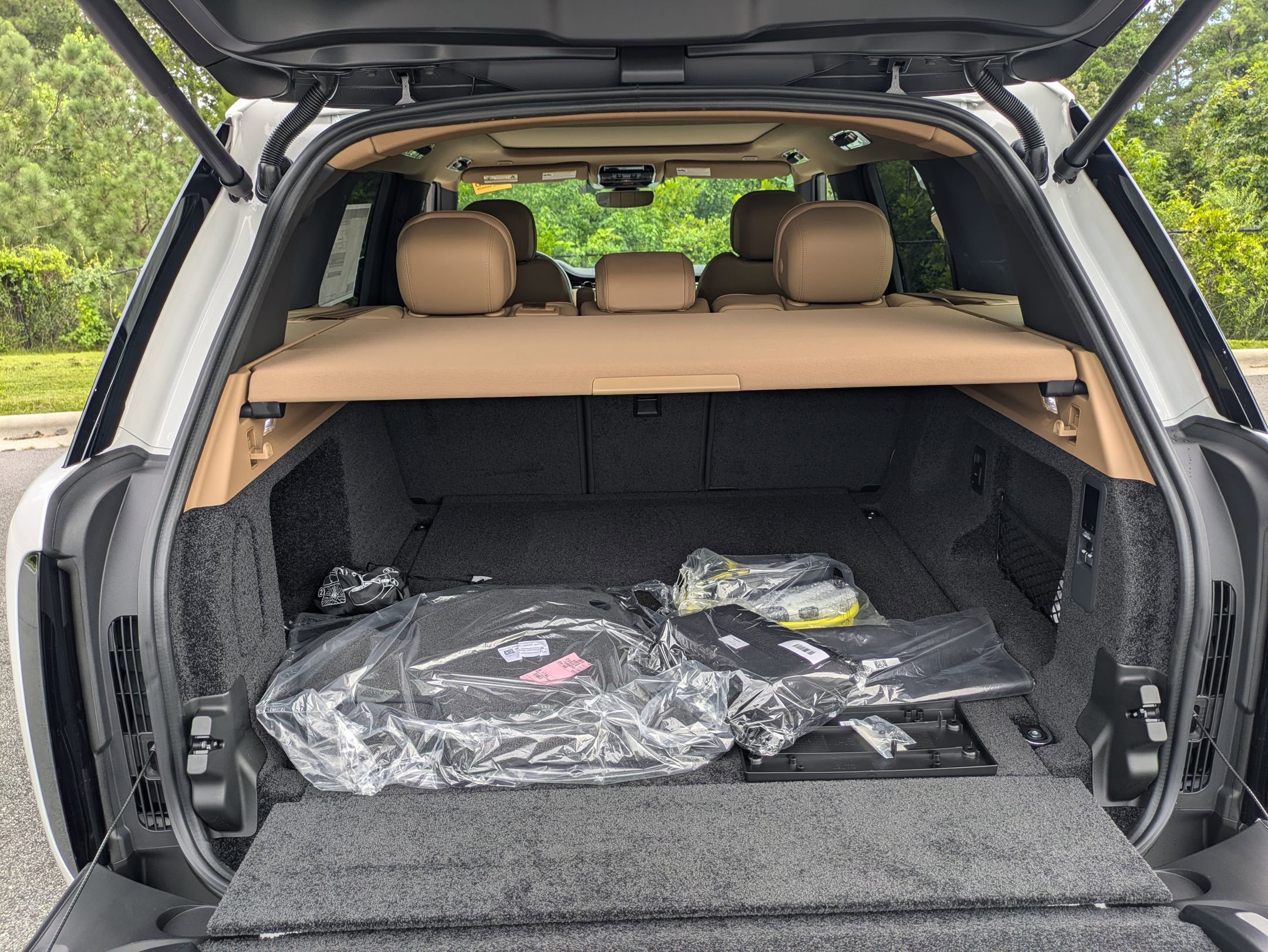 New 2025 Land Rover Range Rover SE image 27