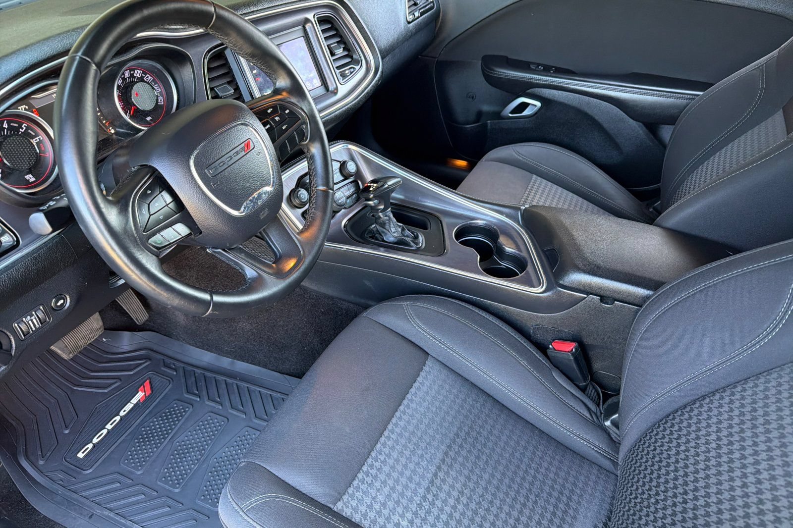 Used 2018 Dodge Challenger SXT RWD image 12