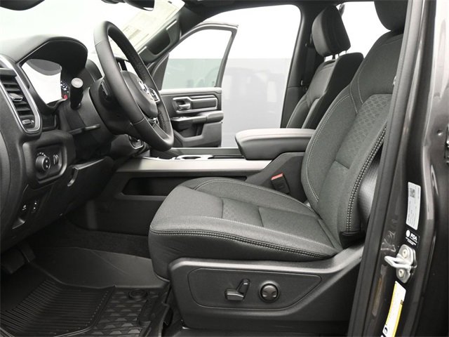 New 2026 RAM 1500 4x4 Crew Cab image 10