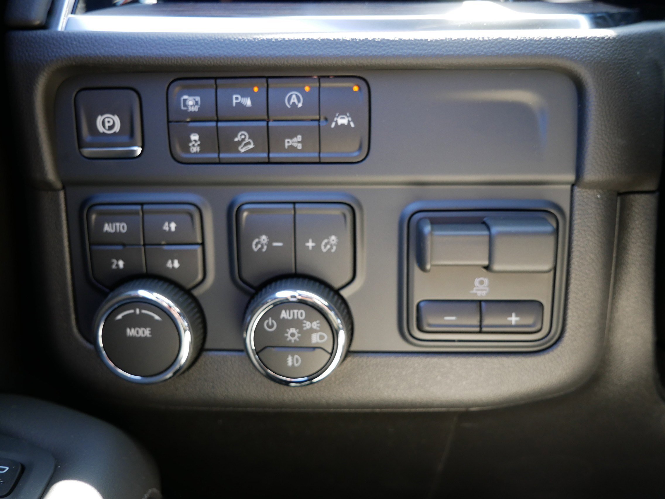 New 2026 Chevrolet Tahoe LT w/ Comfort Package AWD/4WD image 22