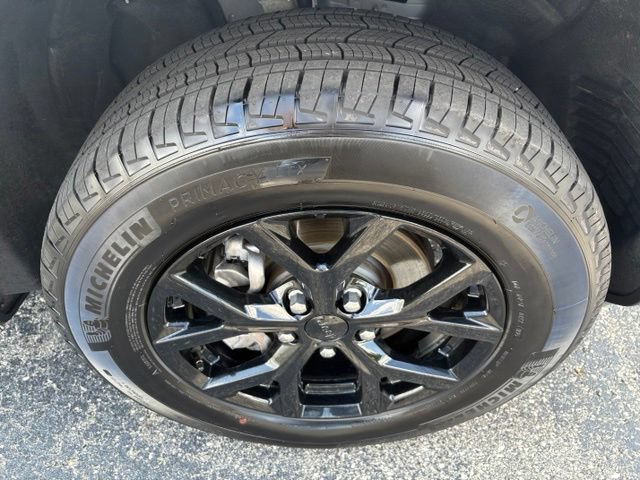 Used 2025 Jeep Grand Cherokee Altitude AWD/4WD image 21