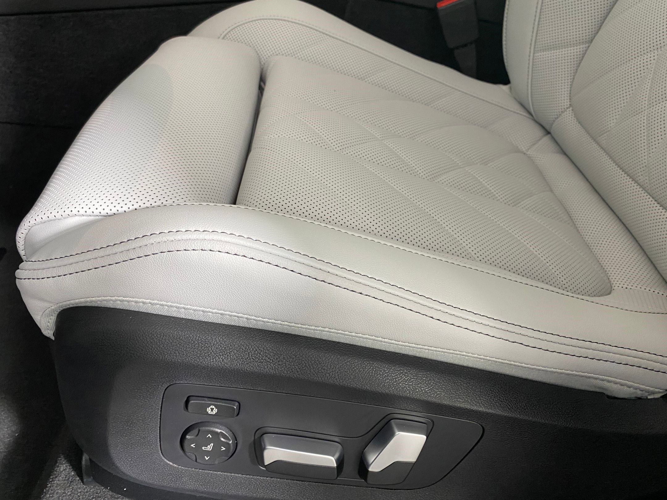 Used 2026 BMW X5 sDrive40i w/ Premium Package image 11