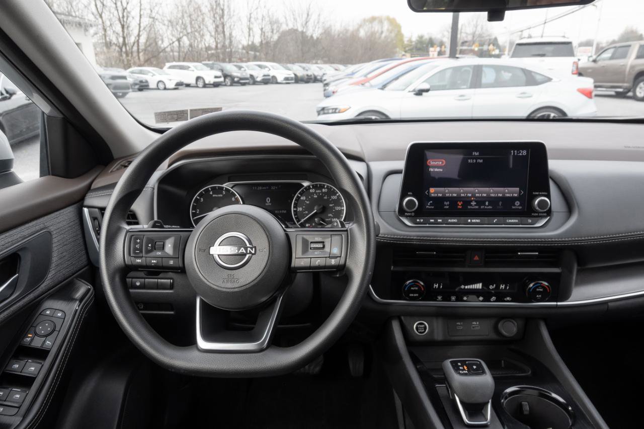 Used 2023 Nissan Rogue SV image 25