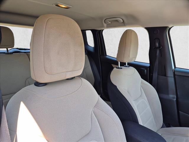 Used 2018 Jeep Renegade Latitude FWD image 16