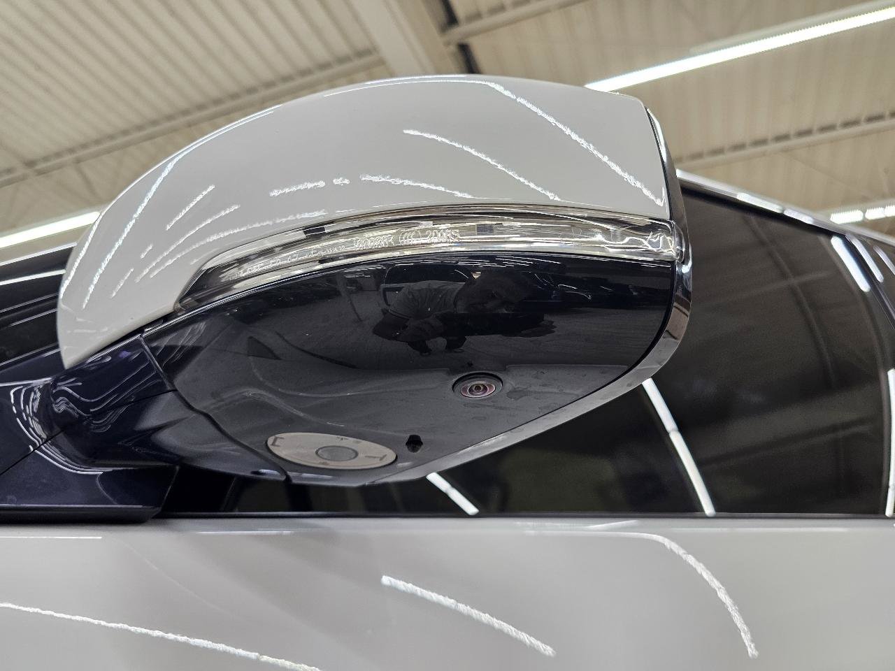 Used 2018 Land Rover Discovery HSE AWD/4WD image 11