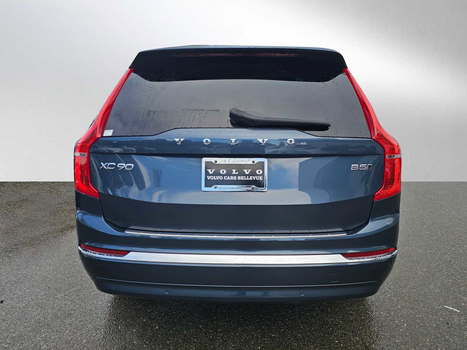 Used 2025 Volvo XC90 B5 Core w/ Protection Package Premier image 4